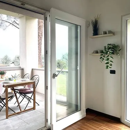 My Humble House: Con Vista E Giardino Uso Esclusivo * Oggiono